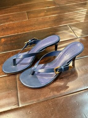 SCHUTZ Navy Leather Thong Heel Sandals with Gold Buckle